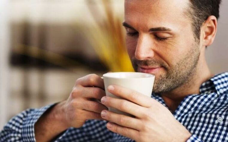 男人喝一杯柳草茶可以增强功效